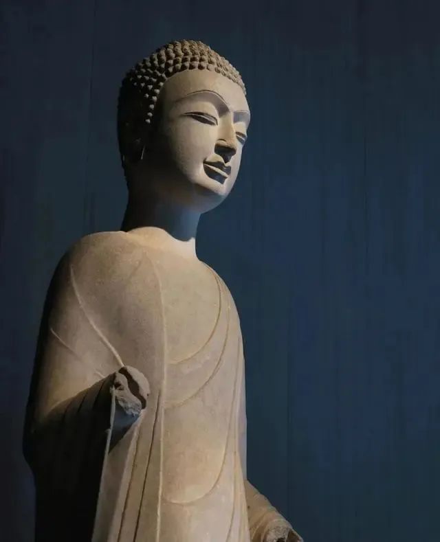 北齐造像：佛陀的微笑中撼动人心的力量