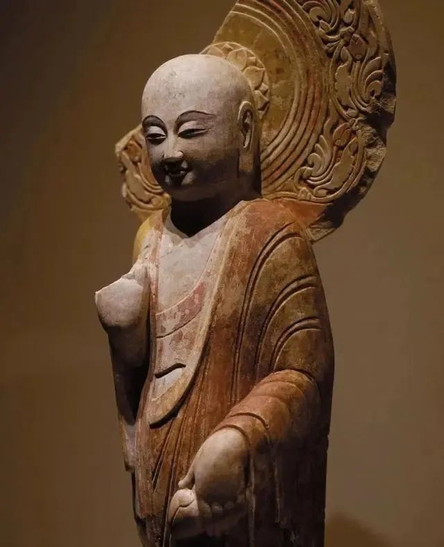 北齐造像：佛陀的微笑中撼动人心的力量