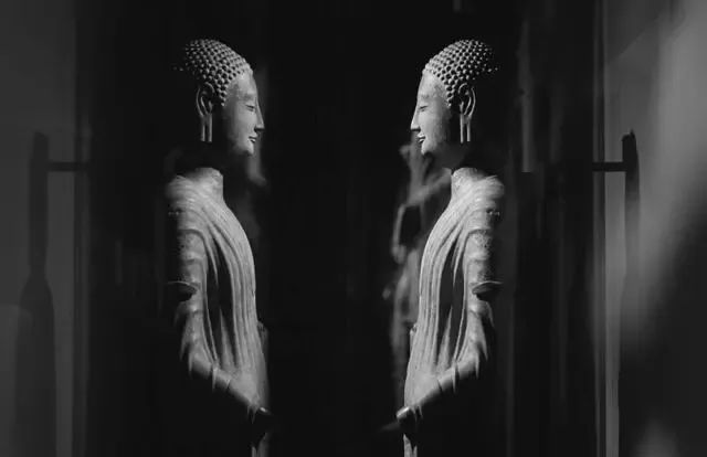 北齐造像：佛陀的微笑中撼动人心的力量