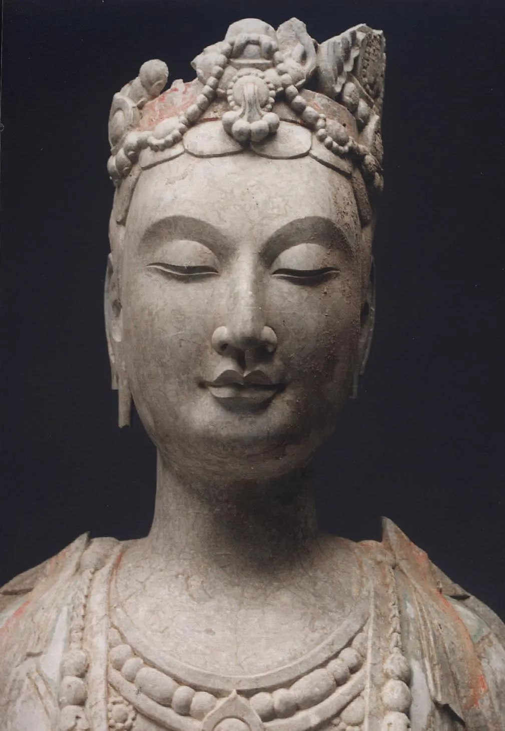 北齐造像：佛陀的微笑中撼动人心的力量