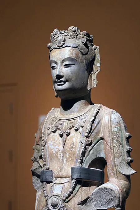 北齐造像：佛陀的微笑中撼动人心的力量