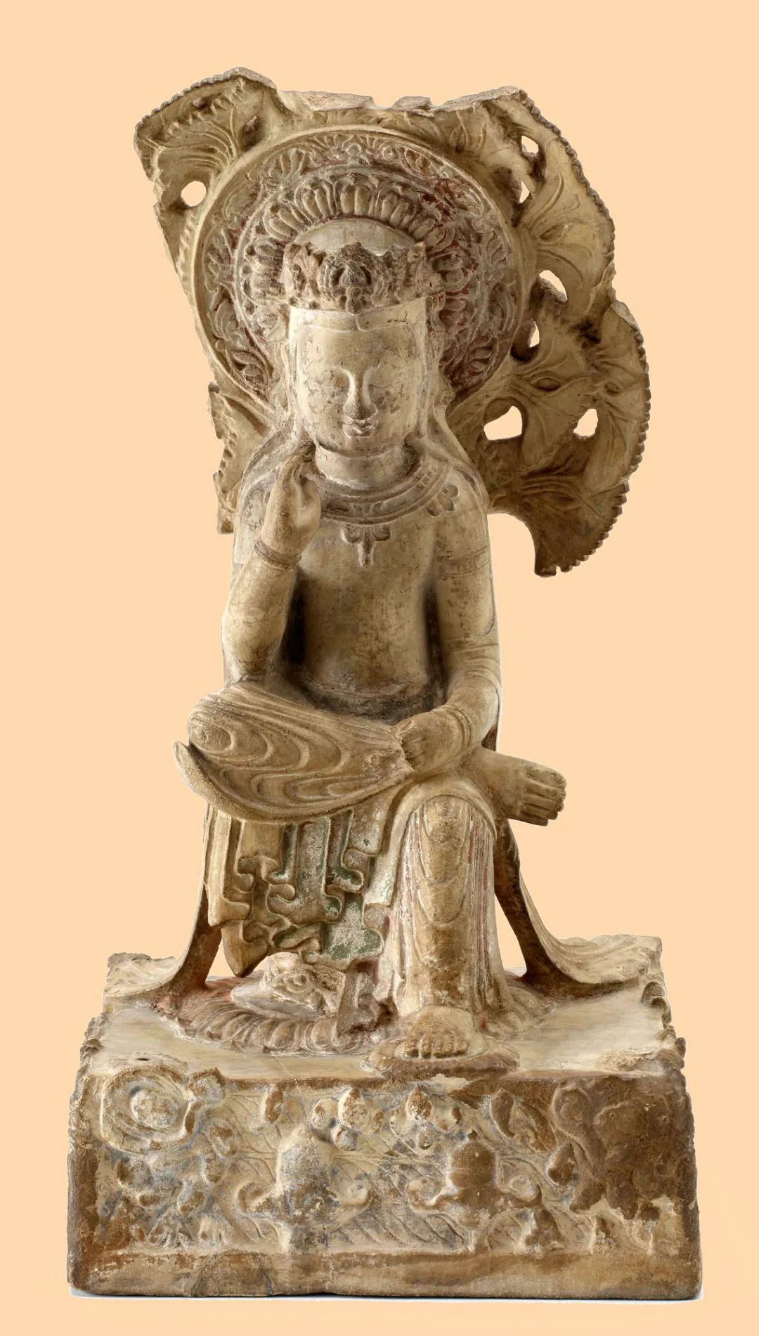 北齐造像：佛陀的微笑中撼动人心的力量