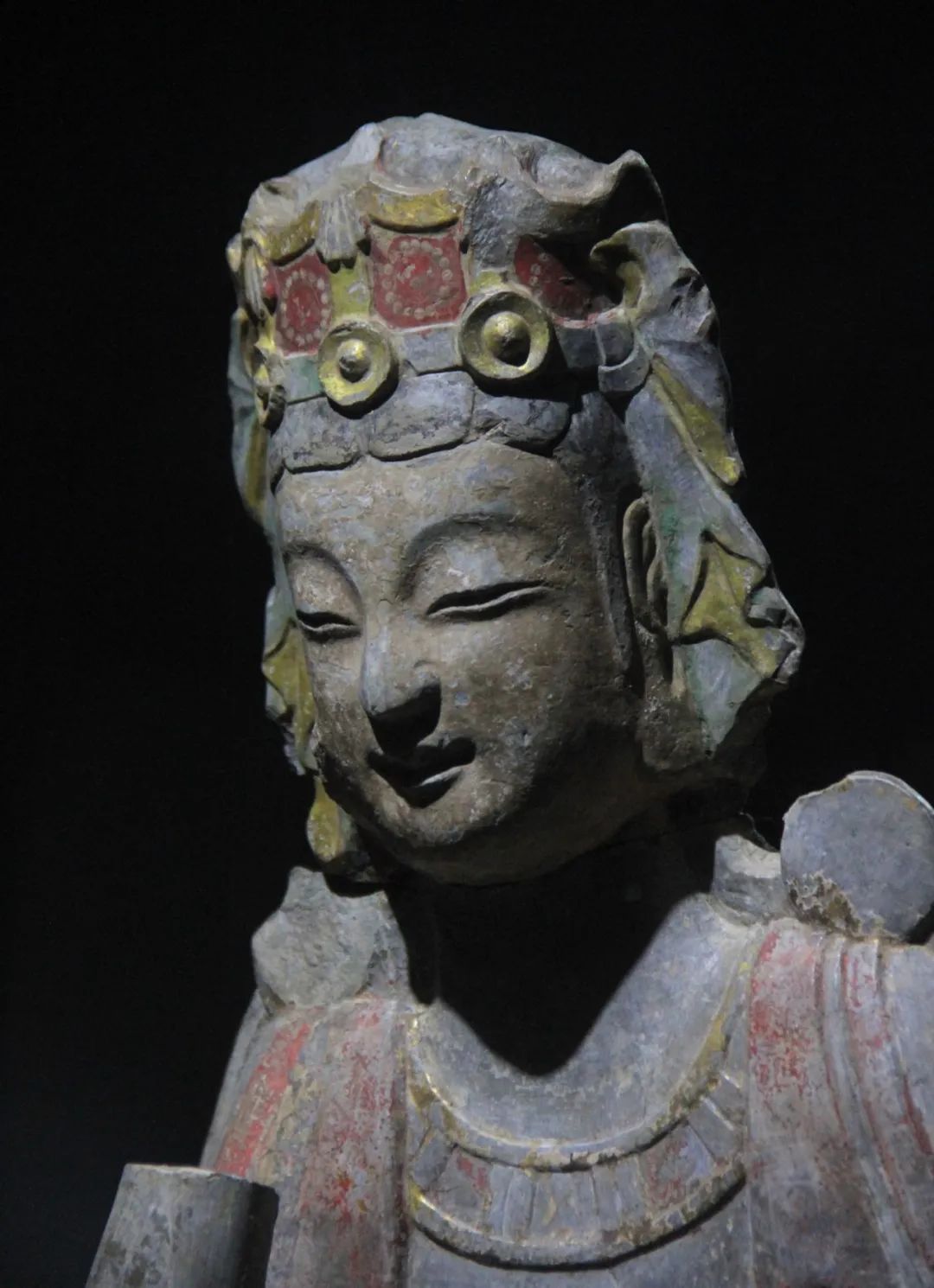 北齐造像：佛陀的微笑中撼动人心的力量