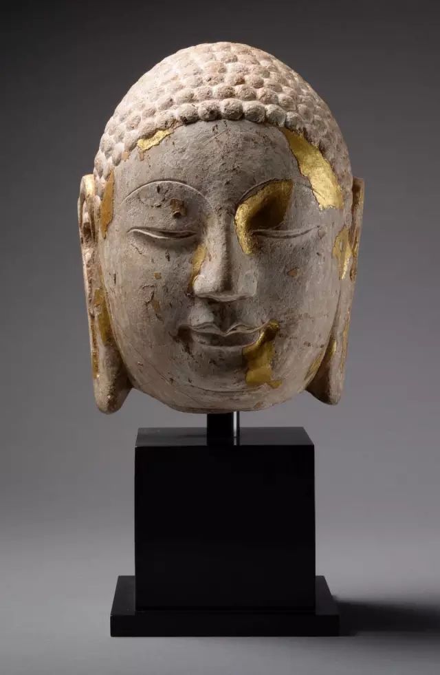 北齐造像：佛陀的微笑中撼动人心的力量