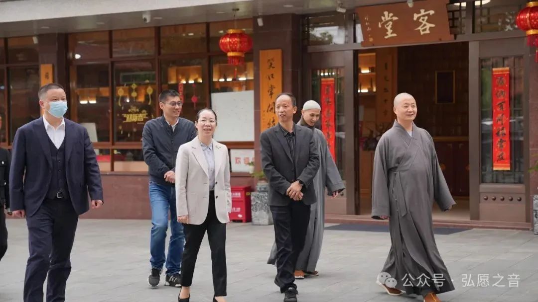 丽水市政府副市长蓝伶俐一行走访慰问真宁净寺