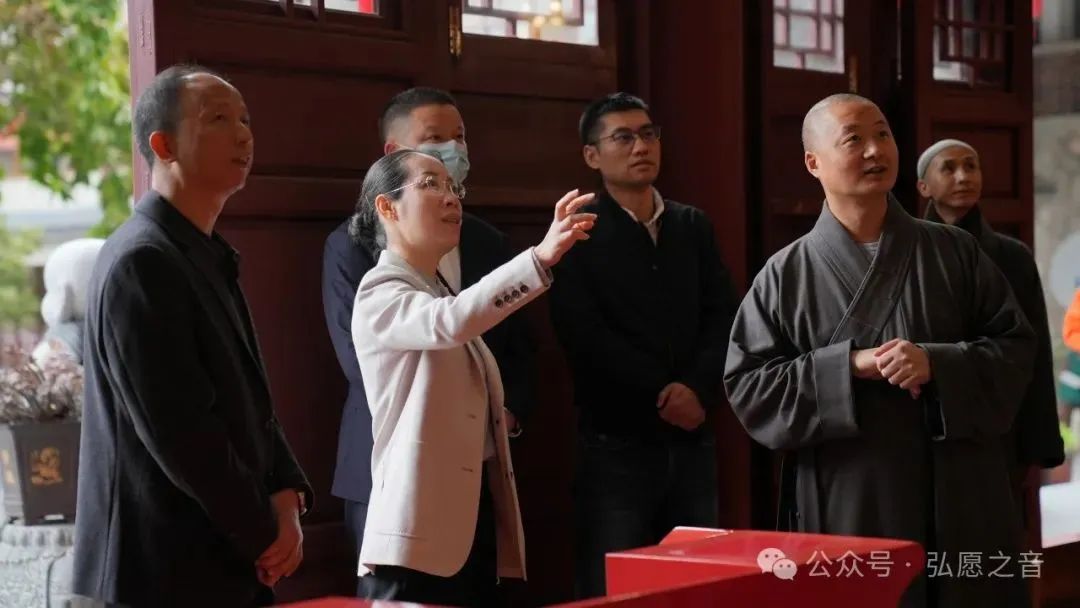 丽水市政府副市长蓝伶俐一行走访慰问真宁净寺
