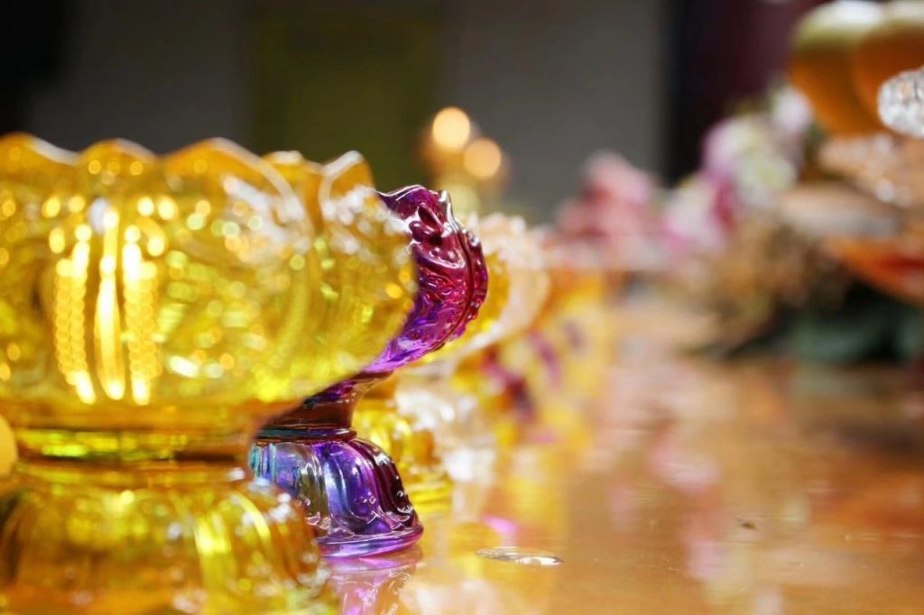 破戒的出家人佛弟子还要恭敬吗？本源法师：那是他自己的事，而你......