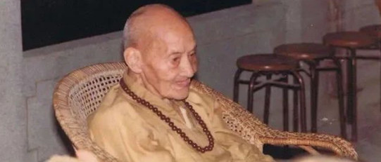 广钦老和尚 : 别人来与你谈论是非，我们唯唯诺诺就好，不去参与，则对方自退