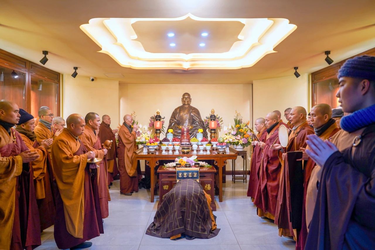 庐山东林寺举行纪念果一上人往生三十周年上供普佛法会