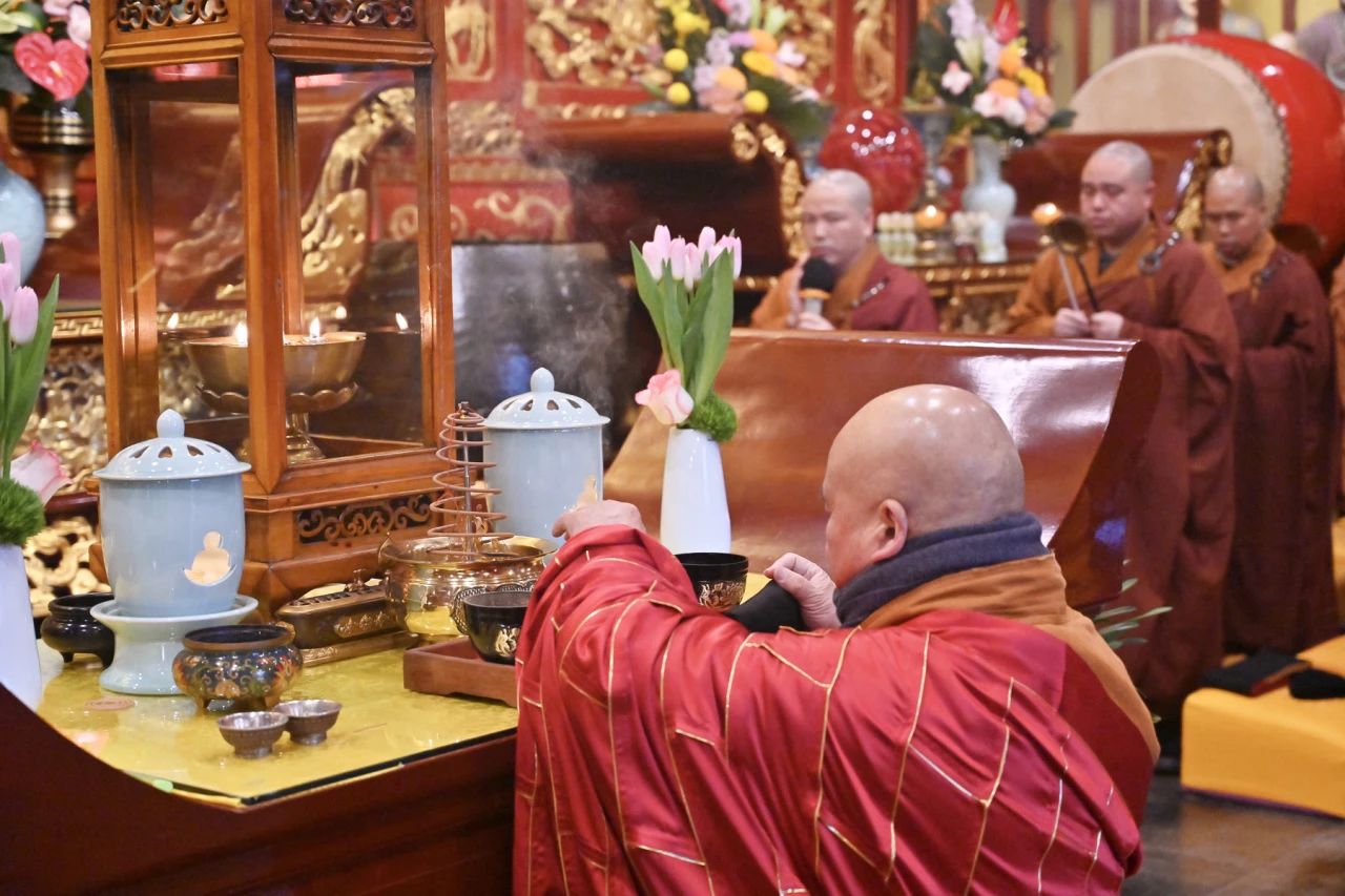 庐山东林寺举行纪念果一上人往生三十周年上供普佛法会