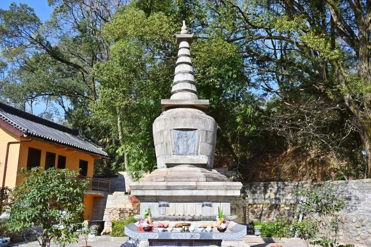 庐山东林寺举行纪念果一上人往生三十周年上供普佛法会