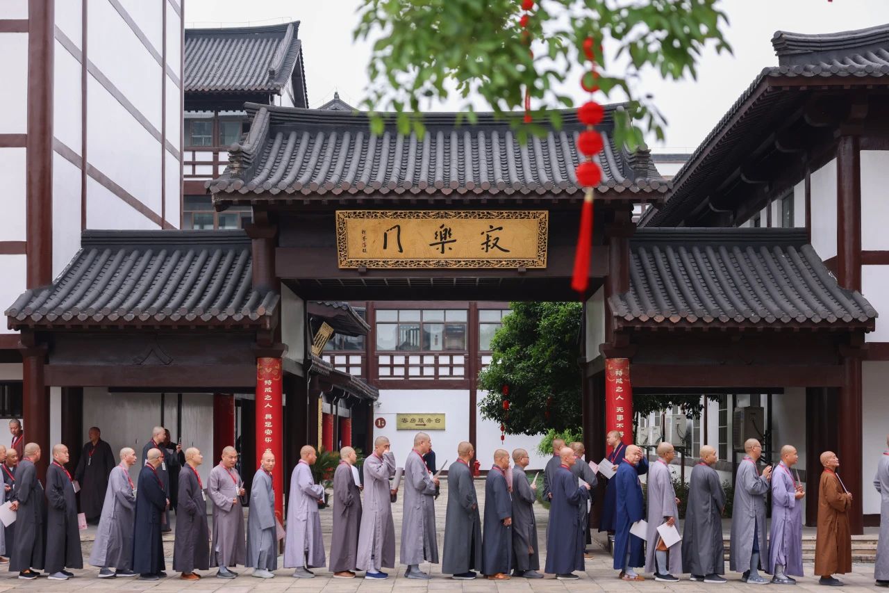 浙江省佛教协会一行赴嘉兴精严讲寺检查督导传戒工作
