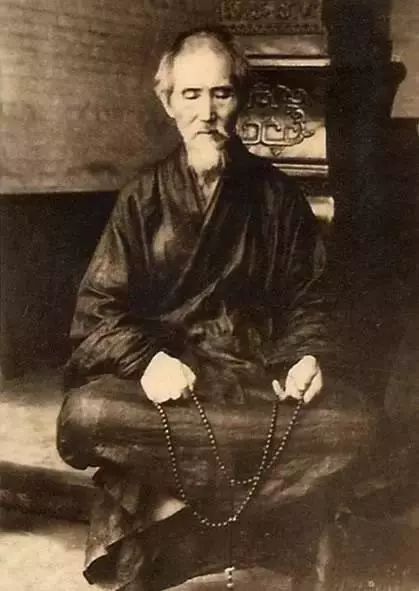 虚云老和尚：痛念生死，把“生死”二字挂在眉毛尖上