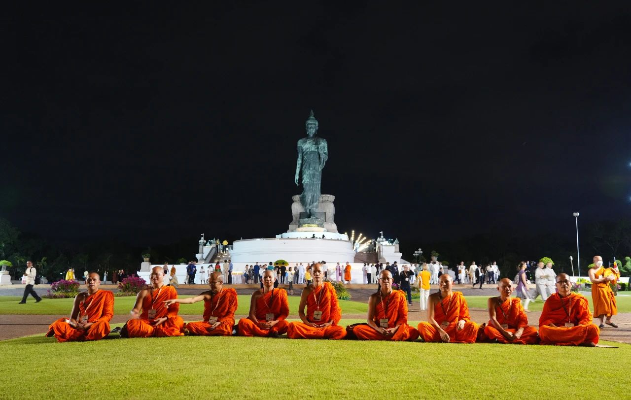 联合国卫塞节｜世界各地佛教长老为全球和平点灯祈福（多图）