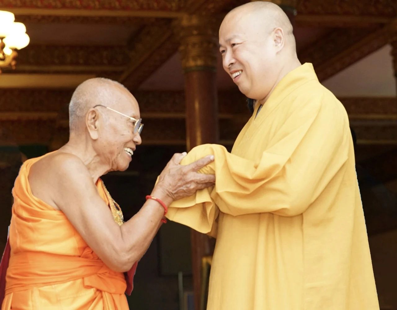 万盏莲灯寄哀思 照亮中柬法谊桥