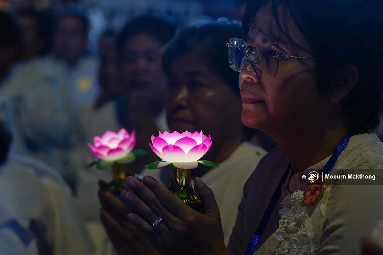 万盏莲灯寄哀思 照亮中柬法谊桥