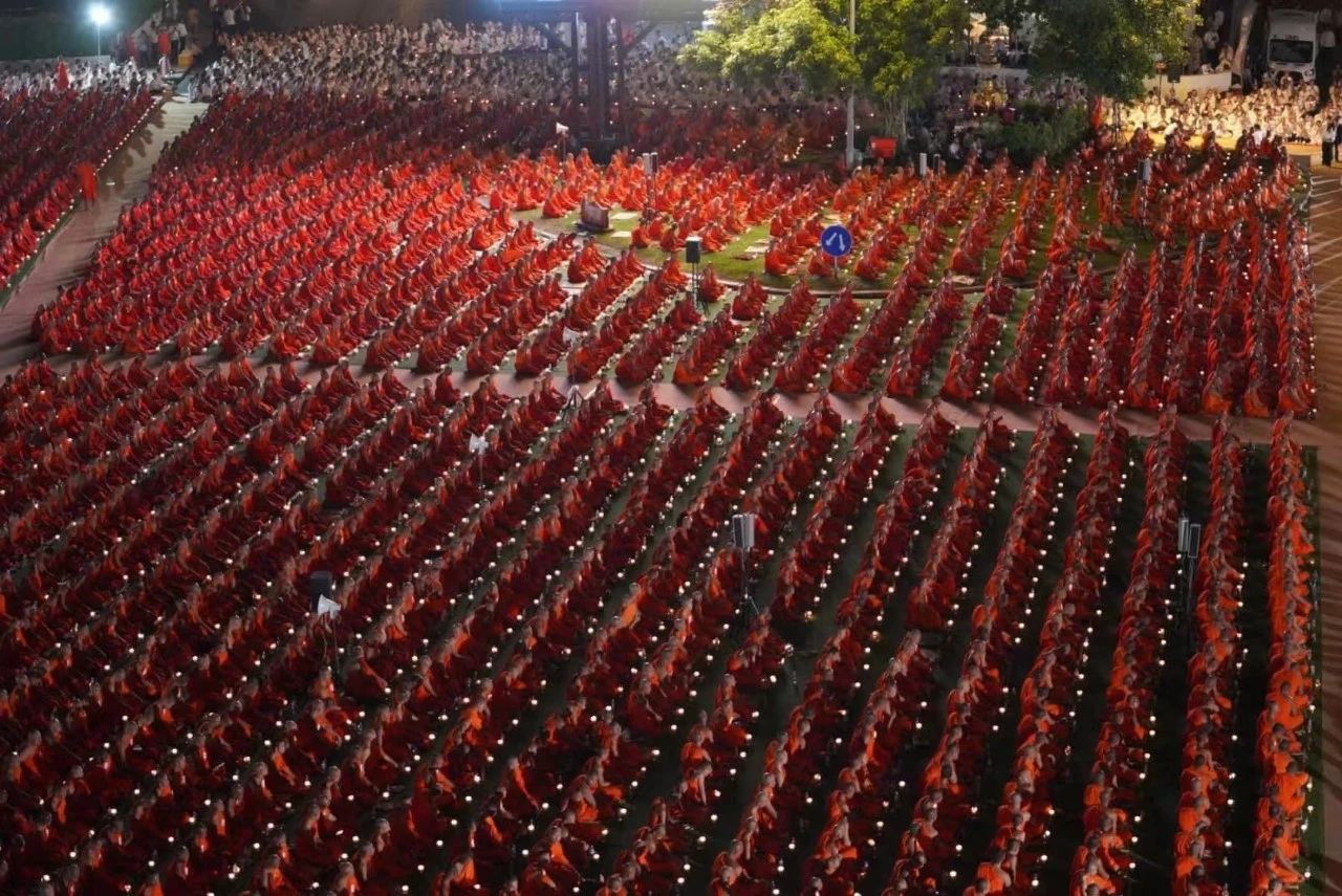 万盏莲灯寄哀思 照亮中柬法谊桥