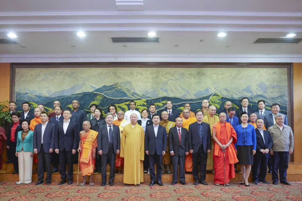 万盏莲灯寄哀思 照亮中柬法谊桥