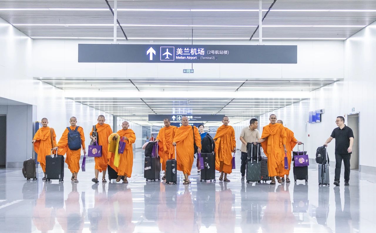 万盏莲灯寄哀思 照亮中柬法谊桥