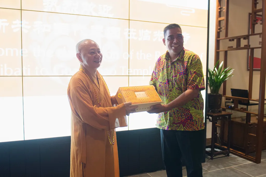 基里巴斯宗教代表团到访广州光孝寺