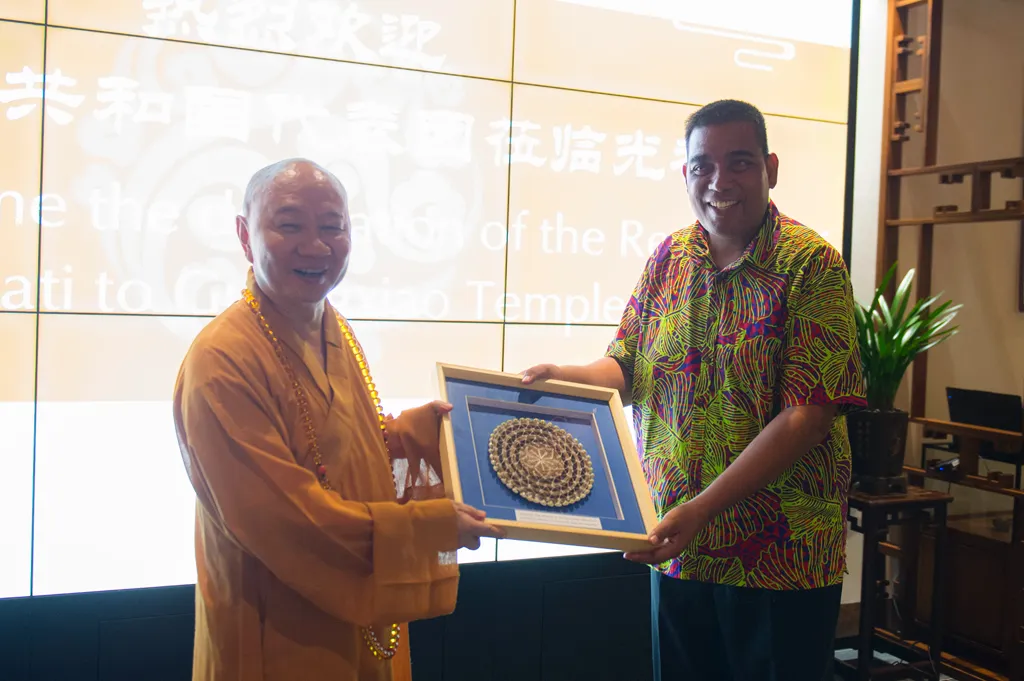 基里巴斯宗教代表团到访广州光孝寺
