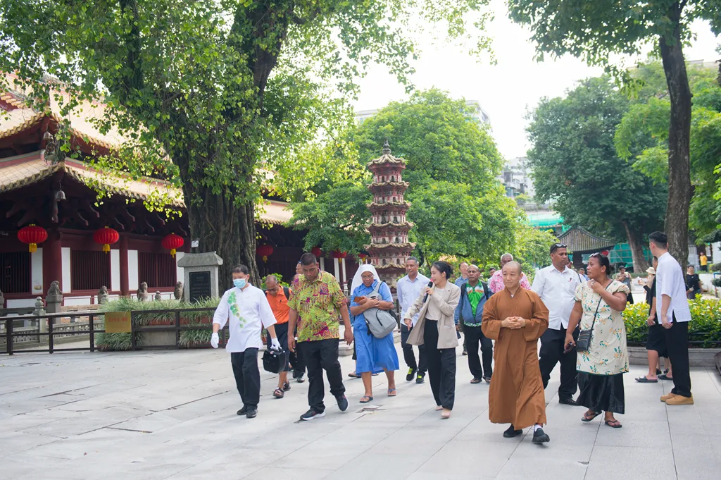 基里巴斯宗教代表团到访广州光孝寺