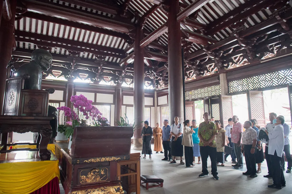 基里巴斯宗教代表团到访广州光孝寺