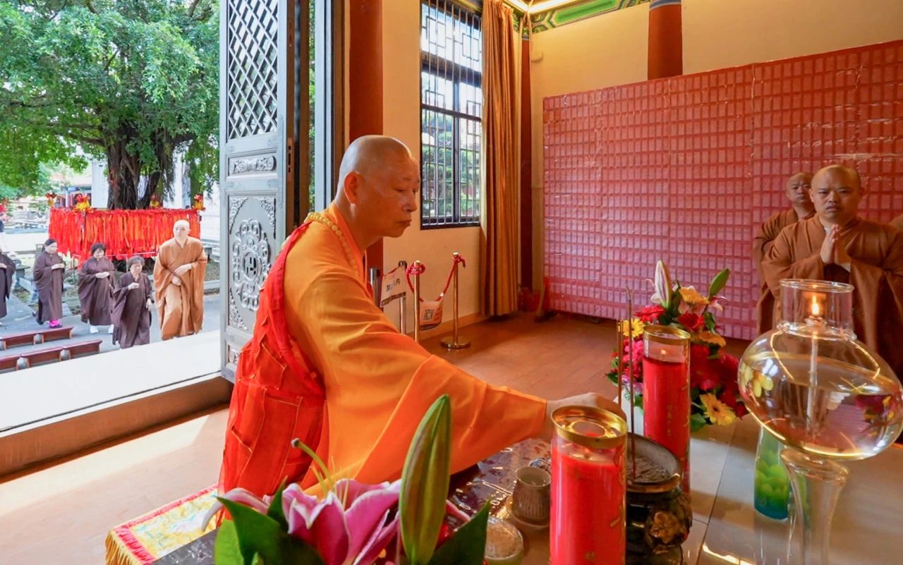 普陀寺大悲七共修法会熏坛洒净正式起七