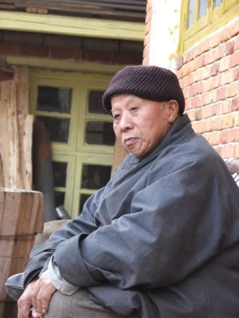 慧通长老: 有一个老前辈的功夫好，不管多大病，可以连着忘身三个小时