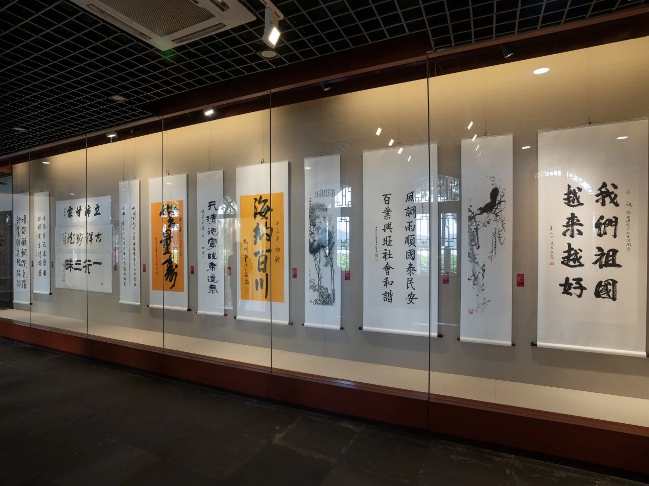 “翰墨颂盛世，丹青谱华章”浙江省佛教界暨杭州市佛教界庆祝新中国成立75周年书画展在杭州国画院美术馆开幕