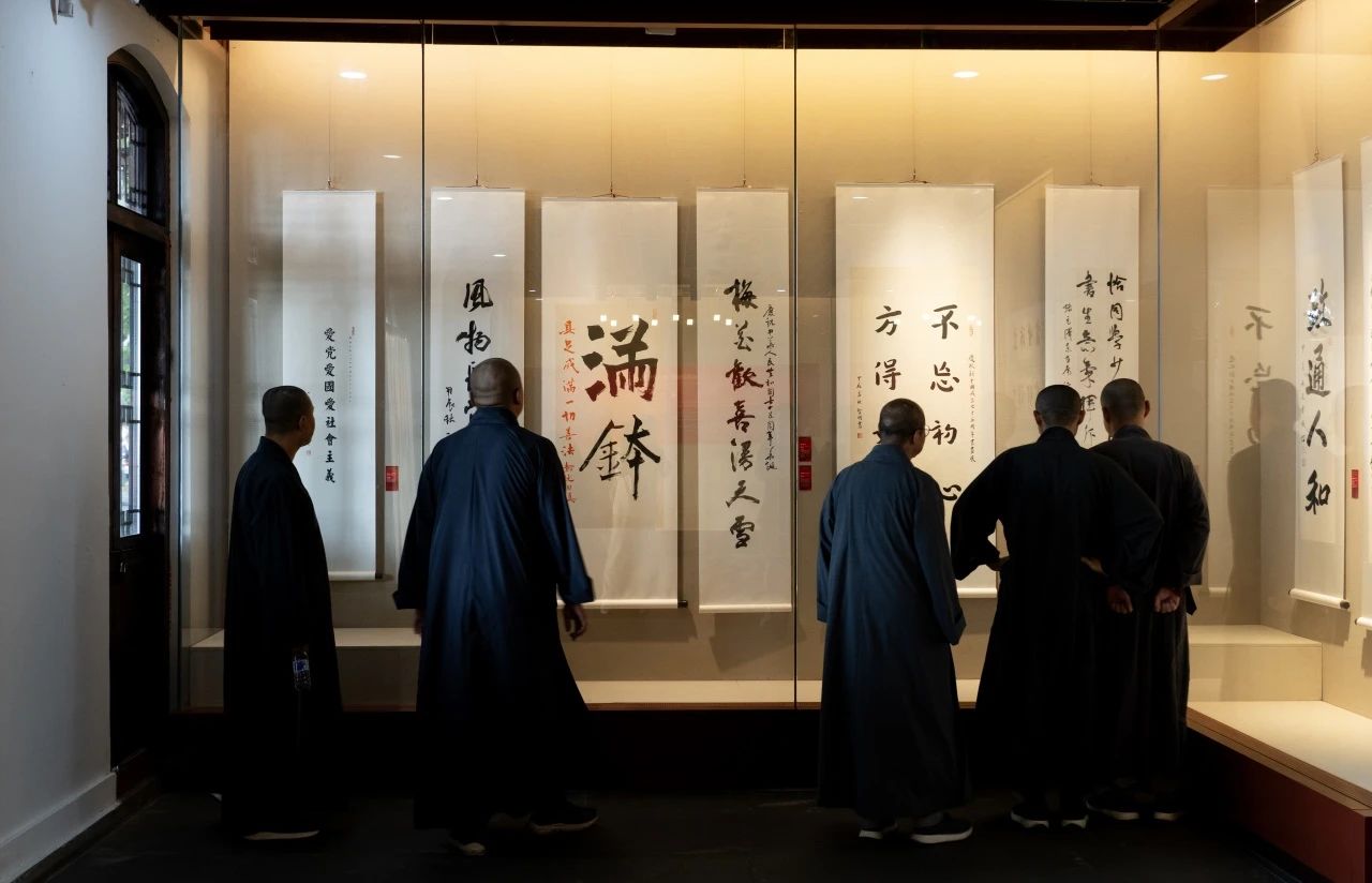 “翰墨颂盛世，丹青谱华章”浙江省佛教界暨杭州市佛教界庆祝新中国成立75周年书画展在杭州国画院美术馆开幕