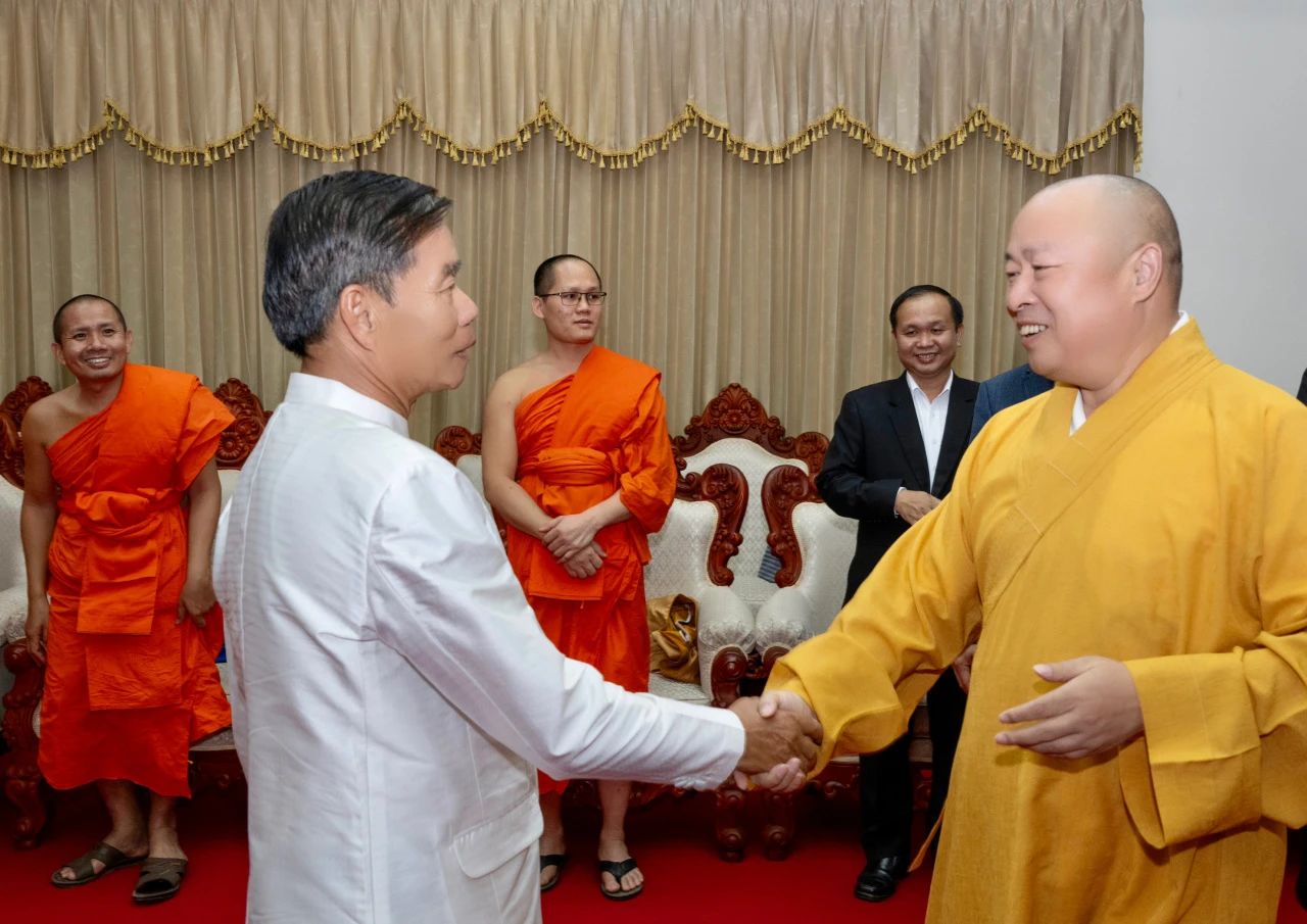 万象更新秋光好 命运与共谱新篇