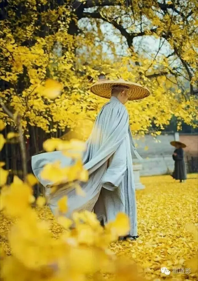 看人不顺是境界太小，痛苦太多是智慧不够