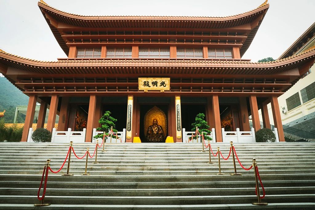 人不施恩何来福报，人常行善何来灾殃