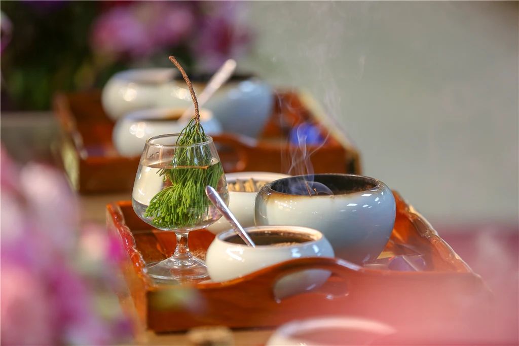 心足千般乐，欲多百事忧