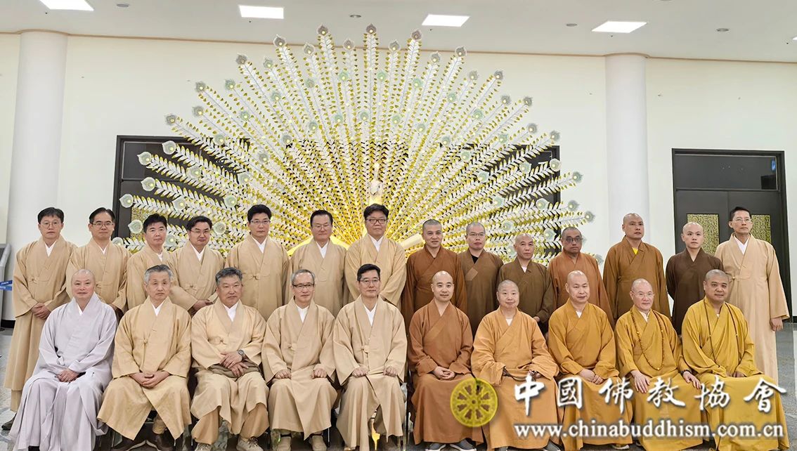 法灯共擎照千秋——中国佛教代表团赴韩进行友好交流访问