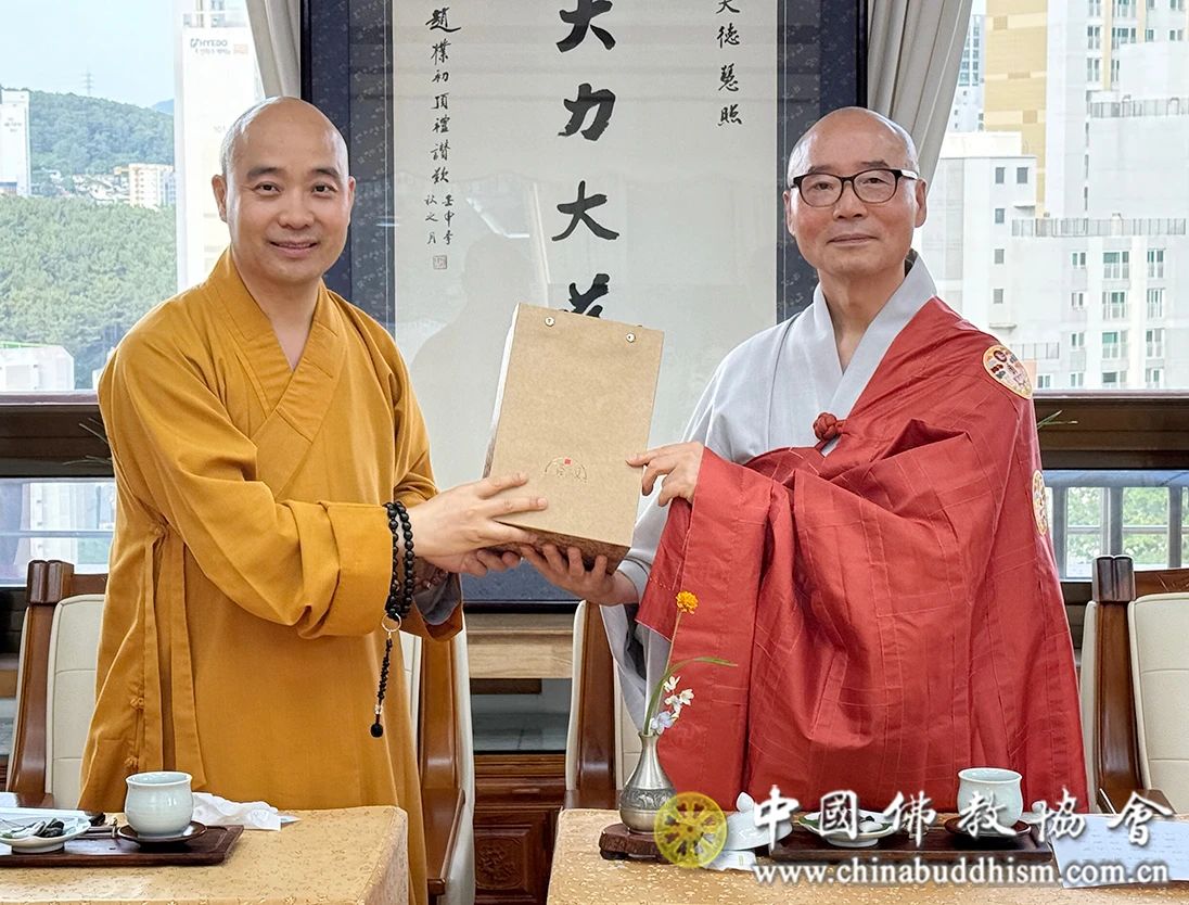 法灯共擎照千秋——中国佛教代表团赴韩进行友好交流访问