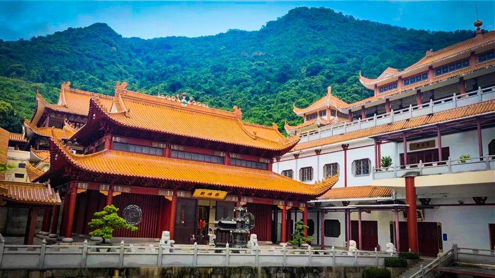 借给别人一点光，照亮自己的路