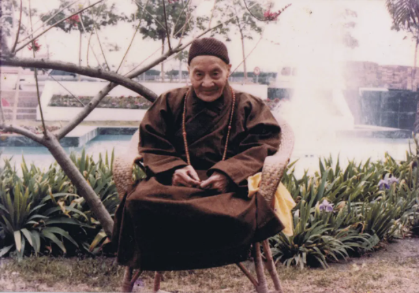 今日十五，广钦老和尚告诉你只顾自己念佛、拜佛，这样的修持，乃是执我相，一辈子无法解脱