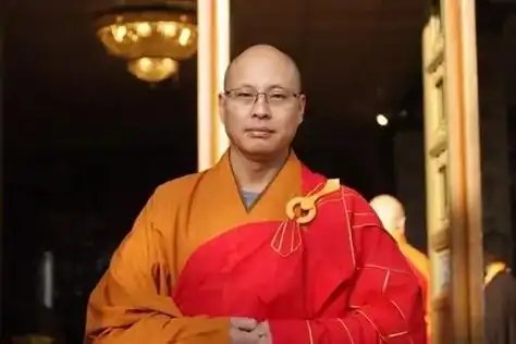 界诠法师 ：已皈依三宝应护持三宝，听闻正法，如理作意。维护佛教的利益，不能做损减佛教的事