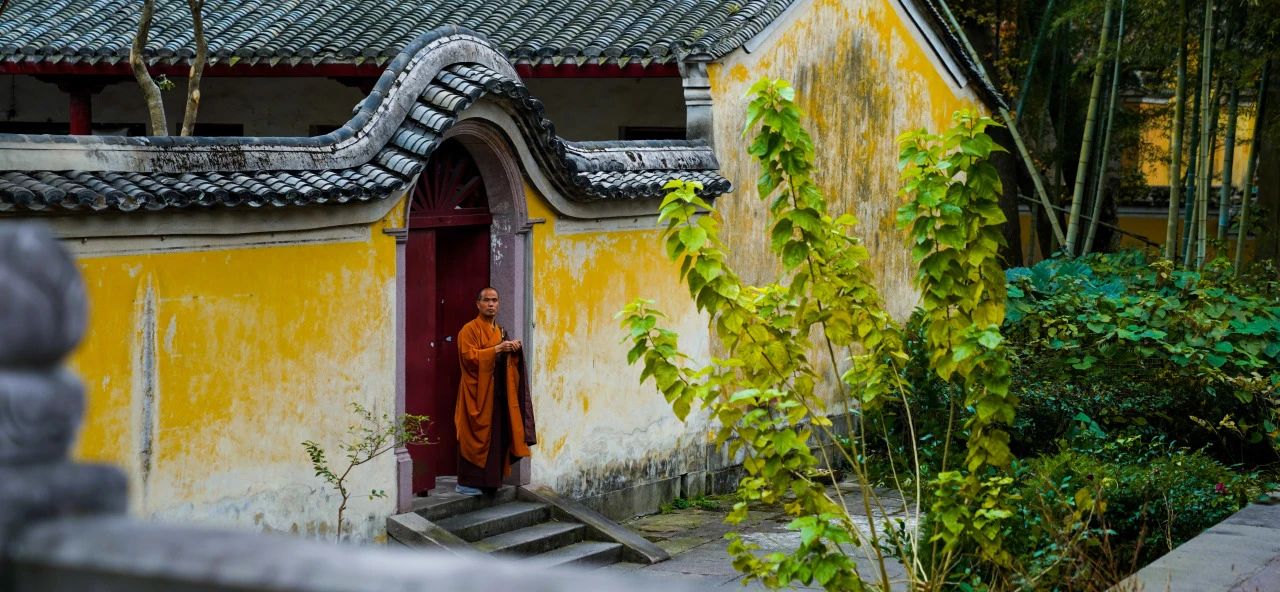 不论走出有多远，都不能忘记来时的路