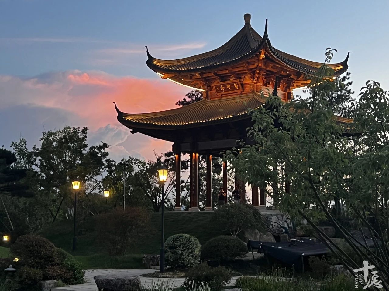 妙莲老和尚当头警策：莫把道场当避风港，大众眼下偷不得懒，韦驮菩萨的香板可比人眼更厉！