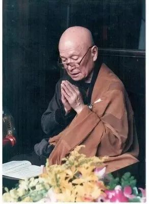 忏云老和尚：中年之后这种事情一违犯，好身体马上就死或引出别的病，就是青年也扛不了。