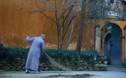 界诠法师：佛教徒常常会这样子，修修修得变成怪模怪样