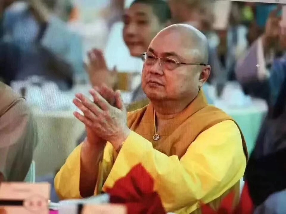 我们总是像智者一样去劝慰别人，却像傻子一样折磨自己