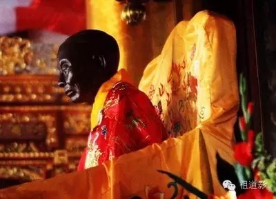 六祖惠能大师：​迷人渐修，悟人顿契 ！